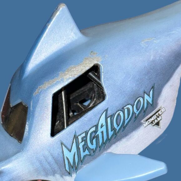 Spinmasters Megalodon Monster Jam Truck Metal Body Shark 1:24 Scale B23 - Picture 4 of 11